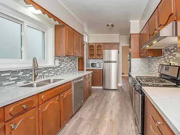 $3,485 / 4br - Esta amplia casa de 4 habitaciones y 2 baños (San Francisco, CA)63813613376259121