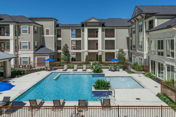 $1,031 / 1br - 770ft2 - Welcome Home to Spacious Living with 9ft Ceilings (Waller)63906678108419124