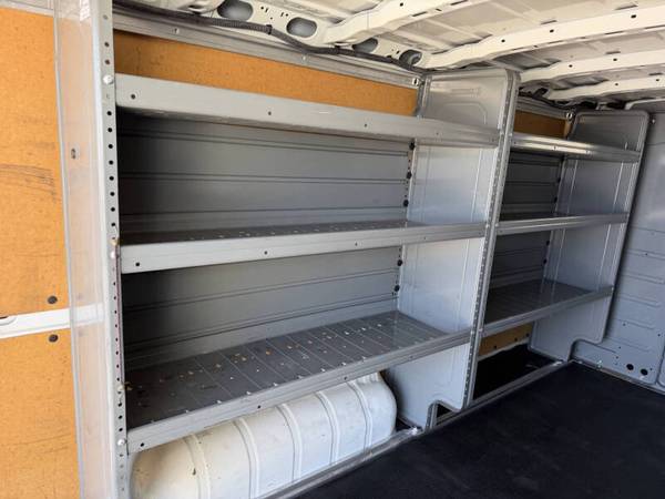 2015 Nissan NV 1500 SV - Photo 4