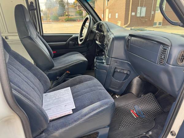 1999 Chevrolet Astro - Photo 9