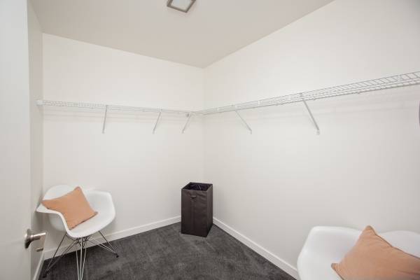 $2,060 / 1br - 874ft2 - ¿Trabajar desde casa? ¡Ven a vivir en un departamento de 1 habitación y despacho aquí en Green Leaf Uptown! (Vancouver)63831396894723122