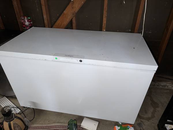 Frigidaire Chest Freezer – Works Great, With Baskets (Local Pickup) 1