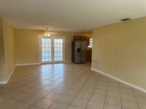 $1,600 / 2br - 1900ft2 - Melwood · Encantadora cabaña de 2/1 cerca del río · A 9 minutos de la playa (Melbourne)63846409700865121