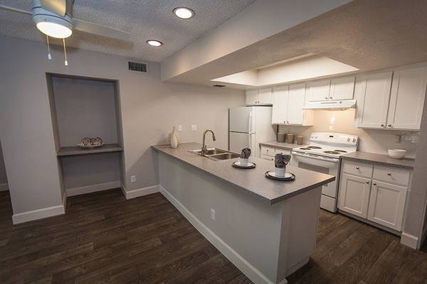 $1,589 / 2br - 1043ft2 - Make yourself at home in our quiet 1043 sq ft 2 bed / 2 bath! (Mesa - Dobson Ranch)64024999483138123