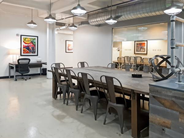 Regus coworking: When creative work needs a real DESK 1