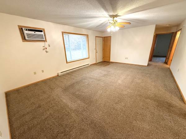 $995 / 2br - 1042ft2 - Spacious 2BR/1BA + Garage – Washer/Dryer + Patio – $995/mo | Altoona (Altoona, WI)63845960168065124