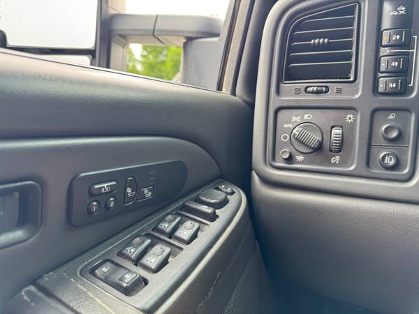 2005 Chevrolet Silverado 3500 LT - DRW - 6.6 V8 Diesel - 4WD - Loaded - $14,99563435948378371122