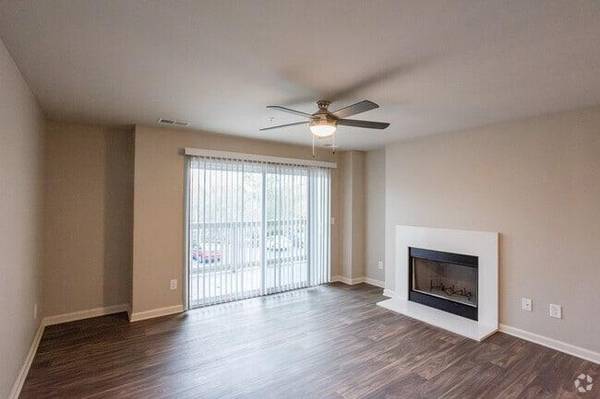 $1,634 / 2br - 1101ft2 - Built in Dry-bar, Soccer Court, Ceiling Fans, Bark Park (Hermitage Tennessee)63680375652481124