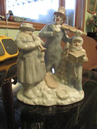 Musical Lladro style winter trio figurine 1