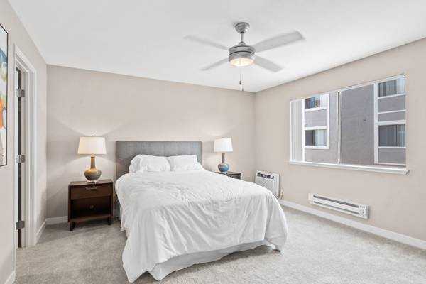 $3,005 / 1br - 816ft2 - Apartamento de un dormitorio en el primer piso con amplio patio! (campbell)63657929369091124
