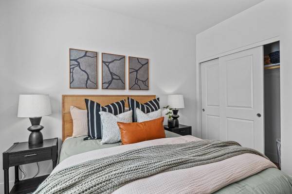 $2,040 / 2br - 1005ft2 - Spacious Primary Bedroom - SIX WEEKS FREE RENT!63839292125185124