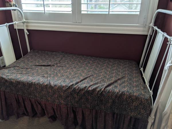 Darling Antique White Crib Daybed Converted Window Seat Cushion Linens 1