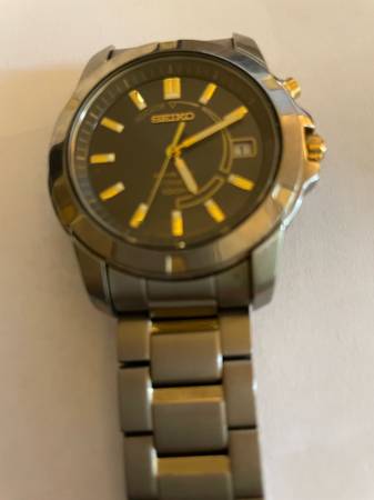Very Nice Men’s Seiko Black Dial Watch 1