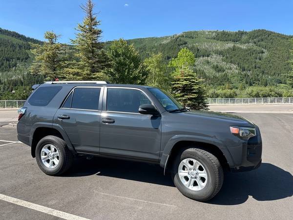 2024 Toyota 4Runner SR5 Premium con paquete de techo solar - $32,80063619773815169122