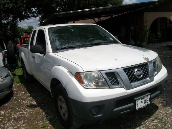 2015 NISSAN FRONTIER FOUR CYLINDER TRUCK FOR SALE - $5,800 (HOUSTON TX)63622234235011124