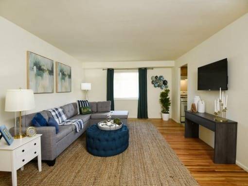 $1,285 / 2br - 1012ft2 - 2 Bed, Situated in Baltimore!, Large closets (2600 W Patapsco Ave, Baltimore, MD)63694817919875124