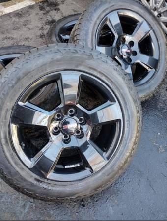 20" GMC Yukon Denali stock black wheels tires great shape 1