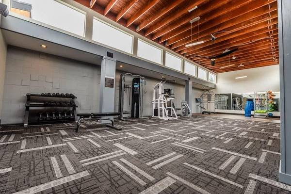 $1,729 / 2br - 924ft2 - Playground, Heating, Clubhouse, Resort-Style Outdoor Pool63934419020035121