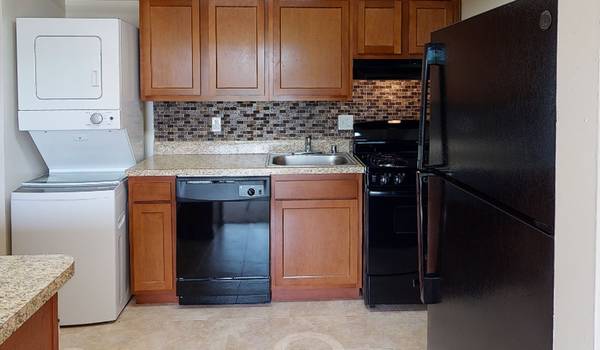 $1,820 / 1br - 800ft2 - Una comunidad cerrada-Brinkley House Apartments (3051 Brinkley Road #101 & T1 Temple Hills, MD)63616304994561122