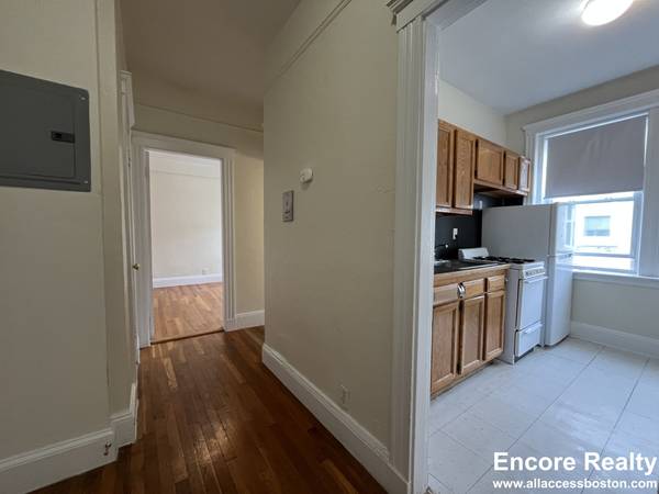 $2,295 / 2br - 700ft2 - [ASAP] NO FEE + $200 Cash Bonus, 1 Bed Split, Heat+HW Incl, Cats OK (Brighton/Cleveland Circle)63817539731073124