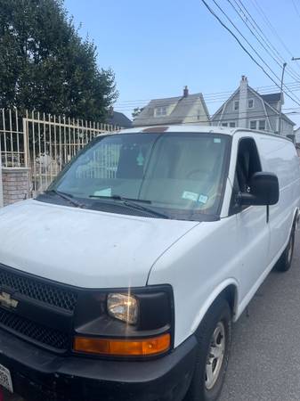2006 Chevy Express 1500 - $4,500 (Jamaica)63441344907651121