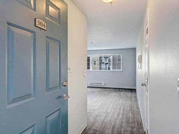 $2,685 / 3br - 830ft2 - Fall 2025: U-District 3-Bedroom for You and the Whole Crew! (U-District)63934550780162122
