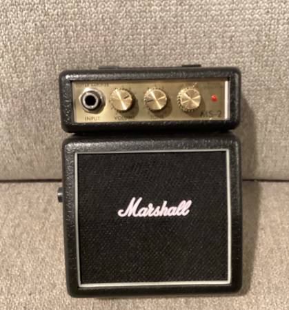 Marshall mini amp 1