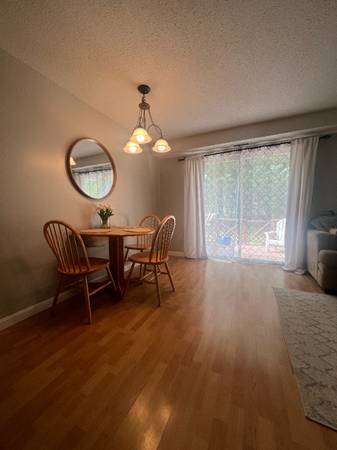 $2800.00 / 3br - 1200ft2 - 3-Level Townhouse with Loft & Private Deck – Minutes to Downtown Conco63931921404674123