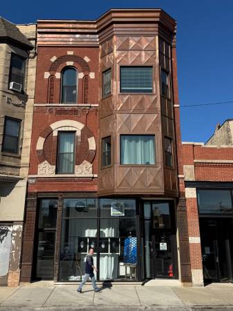 $1,350 / 650ft2 - Commercial Space Available (East Humboldt Park)63898603039234120