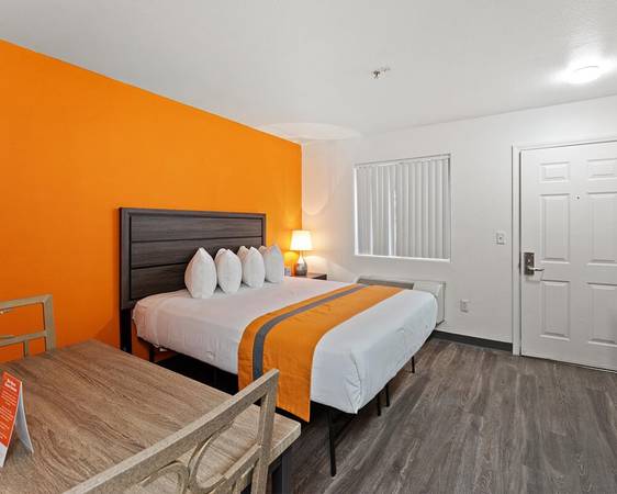 2 Sparkling Pools, In Casa Grande, Studio 1