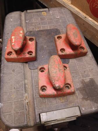 Solid steel dock cleats 1
