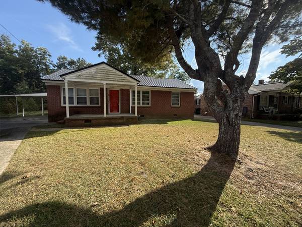 $1200.00 / 4br - 1225ft2 - Large Bedrooms63897186191746120