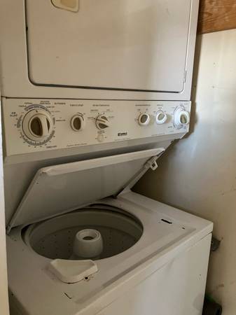 $2,700 / 2br - 2BR,RENOVATEDkitsSTEELappl,2 RENOVATEDbaths,LARGE BR,WOODfl,WASHR/DRYR (Whitestone near College Point)64033459988866124