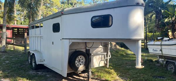 3 horse trailer, gooseneck with sleeping quarters 1