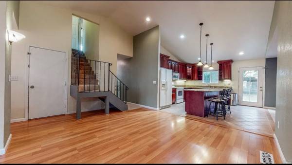 $1,095 / 3br - Habitación en planta baja en alquiler cerca de la universidad (Rohnert Park)63657711671043121