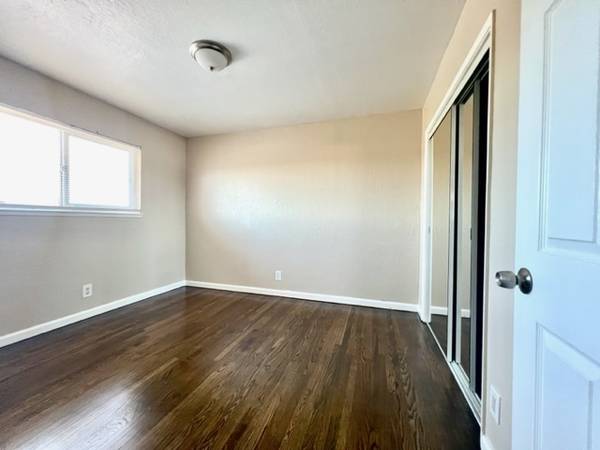 $2,100 / 2br - Beautifully Updated 2Bd/1Ba unit in Richmond Triplex -AVAILABLE NOW!!! (richmond / point / annex)63797037064705121