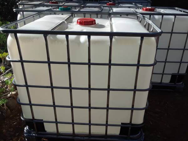 Water Storage Totes 275 gallon Food Grade totes and Cages 1