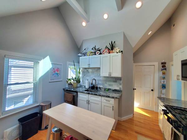 $2,850 / 2br - 825ft2 - ========▶ Renovación Integral ▶ Techos Altos ▶ Claraboyas ▶ Aire Acondicionado Central (Medford)63856338966529121