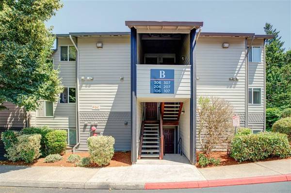 $1,495 / 1br - 731ft2 - Forest-like setting in Oregon City - 1 bed/1 bath w/ vaulted ceilings! (Oregon City)64038881639042124