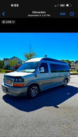 2015 - GMC Savana 2500 9 Passenger Explorer (Low miles )6.0 lit - $31,00063616738412931121