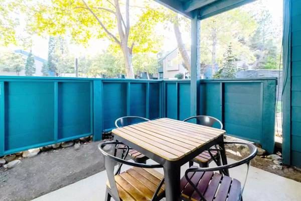 $1,910 / 2br - 1310ft2 - Fetch the best deal! Pet-friendly 2 Bed / 2.5 Bath available now. (Reno)63682238048899122