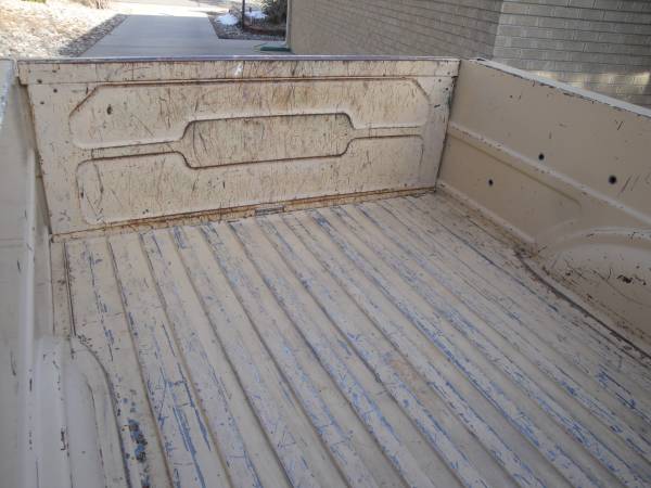 1982 Dodge d150 cama corta paso lateral V8 4 velocidades - $7,500 (Lakewood)63619951744131123
