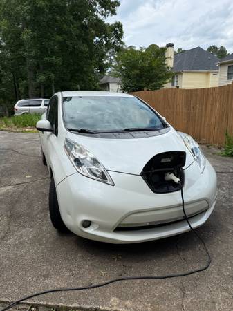 2013 Nissan Leaf excellent condition - $2,500 (Lilburn)63620379321859123