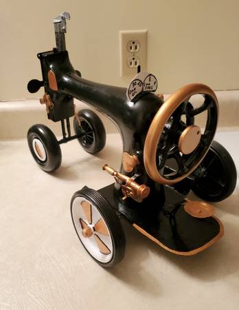 Máquina de coser tractora. - $100 (South Londonderry, VT)62865708178305121