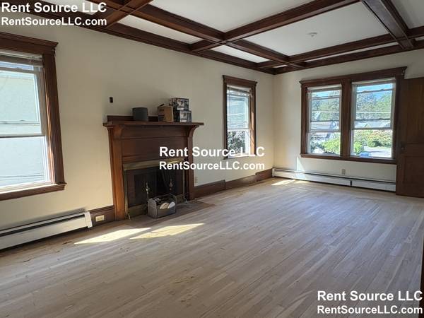 $3,200 / 3br - Handsome and Stately 3bd/1.5 in Gorgeous West Medford (West Medford)63856666073473122