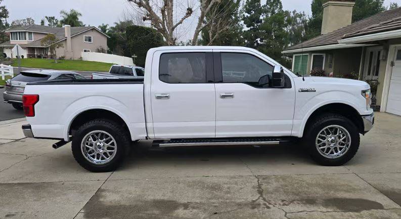 Clean 2019 Ford F150 SuperCrew Cab Lariat