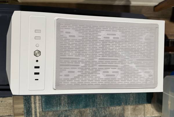 Carcasa para computadora Lian Li con fuente de alimentación - $50 (Tumwater)63471370318851124