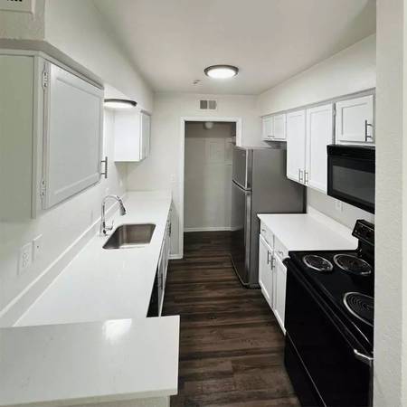 $1,095 / 1br - 611ft2 - Gorgeous 611 sq ft, 1 bed, 1 bath with a spectacular view! (Dallas - Knox-Henderson Neighborhood)63936223299971123
