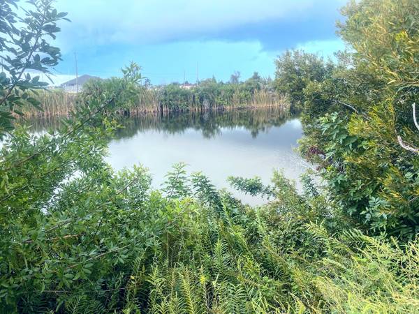 $49,900 / 10626ft2 - Discover this waterfront 0.24-acre lot in the heart of NW Cape Coral (Cape Coral)64151006528385121