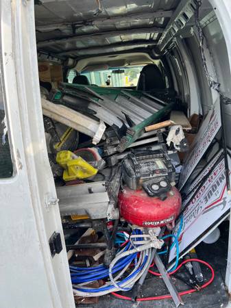 2010 Chevy Express 2500 4.8 litros - $100,000 (Novi)63622092467843121